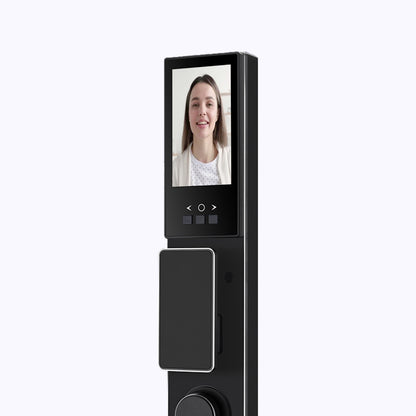 Technicien TECHY installant la serrure intelligentesupra17 Face ID