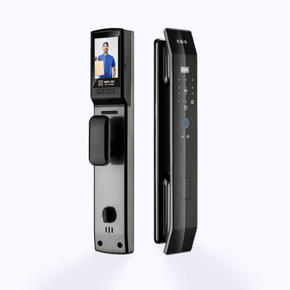 Serrure Intelligente Q24 Face ID Tuya Smart installée sur une porte d’entrée moderne, montrant son design élégant et sa caméra intégrée.